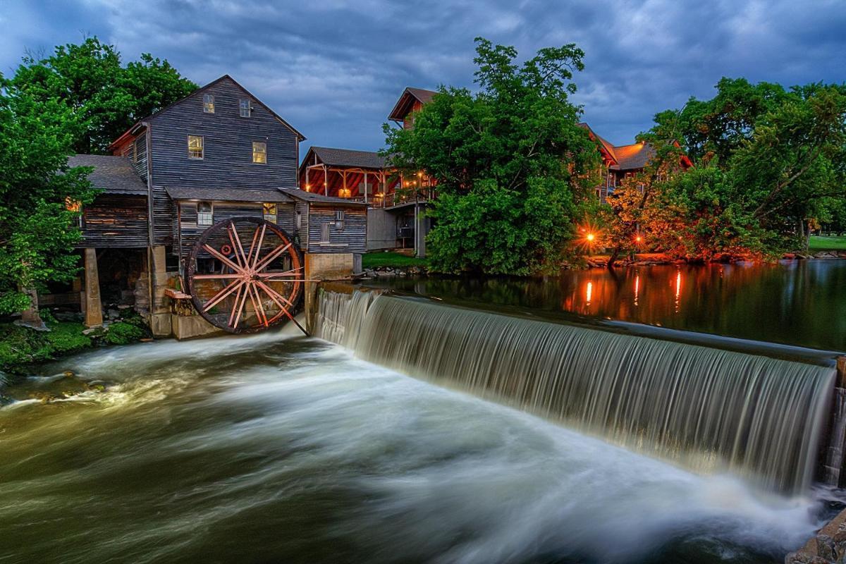 Smoky Bear Lodge With Guest House, Hot Tub, 1089 Free Tickets Each Paid Day, Dollywood And More Sevierville Luaran gambar