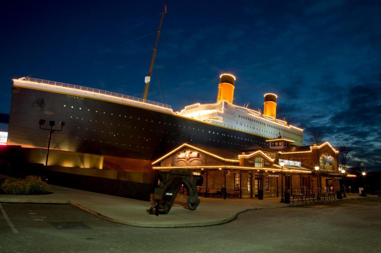 Smoky Bear Lodge With Guest House, Hot Tub, 1089 Free Tickets Each Paid Day, Dollywood And More Sevierville Luaran gambar