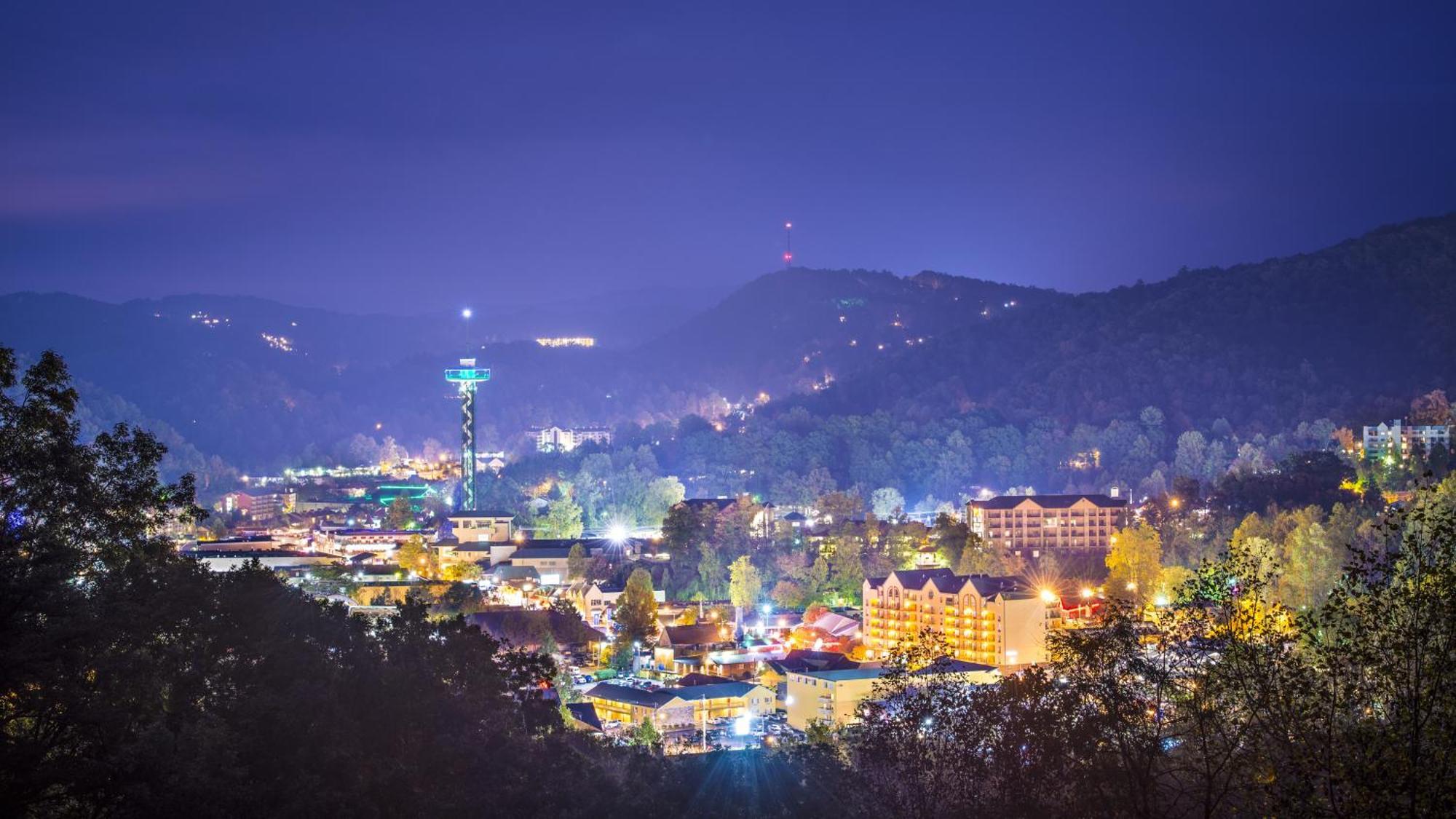 Smoky Bear Lodge With Guest House, Hot Tub, 1089 Free Tickets Each Paid Day, Dollywood And More Sevierville Luaran gambar