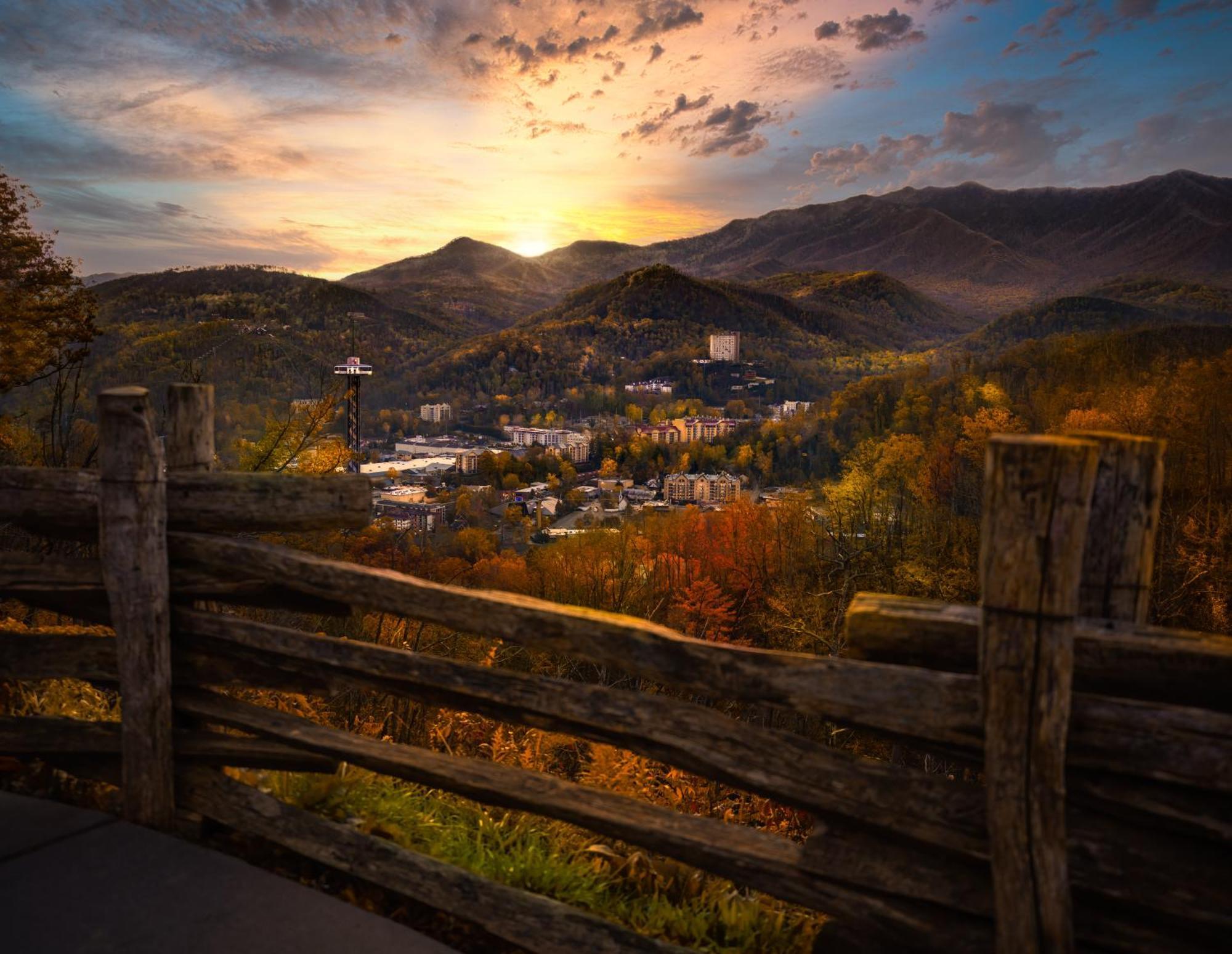 Smoky Bear Lodge With Guest House, Hot Tub, 1089 Free Tickets Each Paid Day, Dollywood And More Sevierville Luaran gambar
