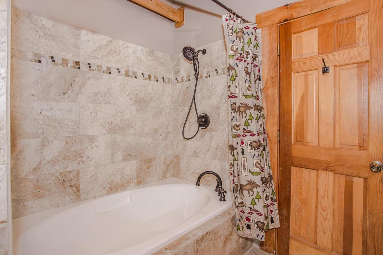 Smoky Bear Lodge With Guest House, Hot Tub, 1089 Free Tickets Each Paid Day, Dollywood And More Sevierville Luaran gambar