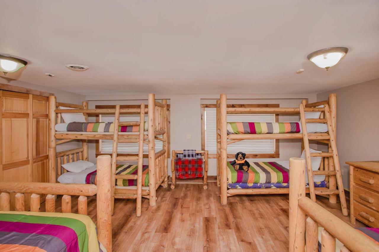 Smoky Bear Lodge With Guest House, Hot Tub, 1089 Free Tickets Each Paid Day, Dollywood And More Sevierville Luaran gambar