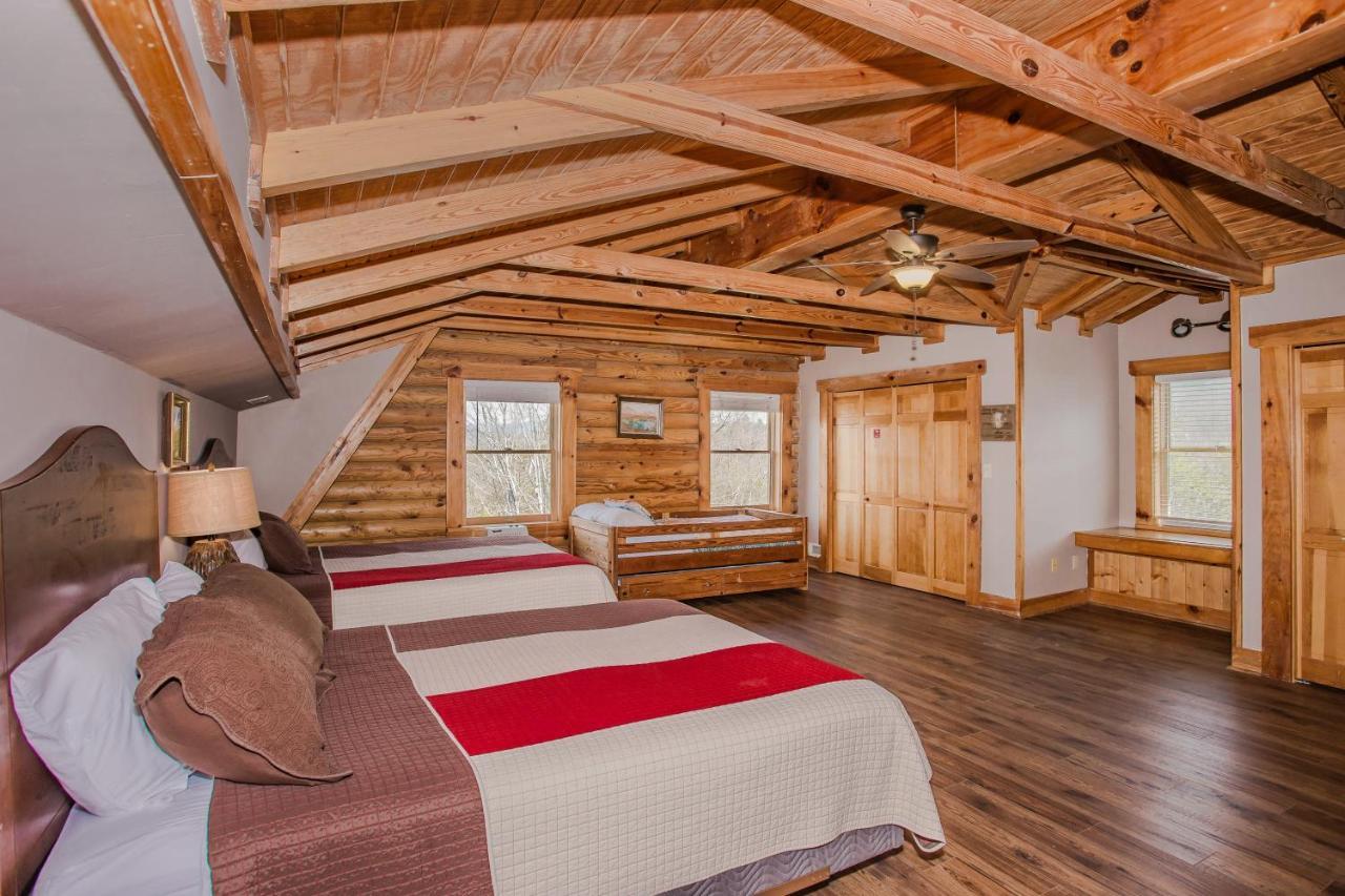 Smoky Bear Lodge With Guest House, Hot Tub, 1089 Free Tickets Each Paid Day, Dollywood And More Sevierville Luaran gambar