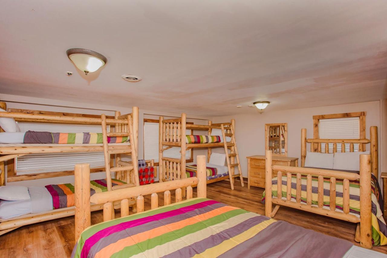 Smoky Bear Lodge With Guest House, Hot Tub, 1089 Free Tickets Each Paid Day, Dollywood And More Sevierville Luaran gambar